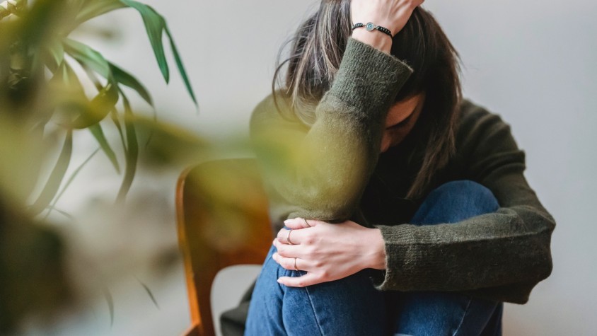 Lęk i obsesyjne zachowania po przejściu świerzbu – gdy świąd zostaje w głowie